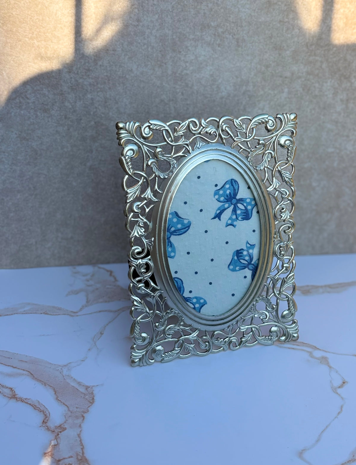 Ornate Silver-Toned Picture Frame with Oval Window