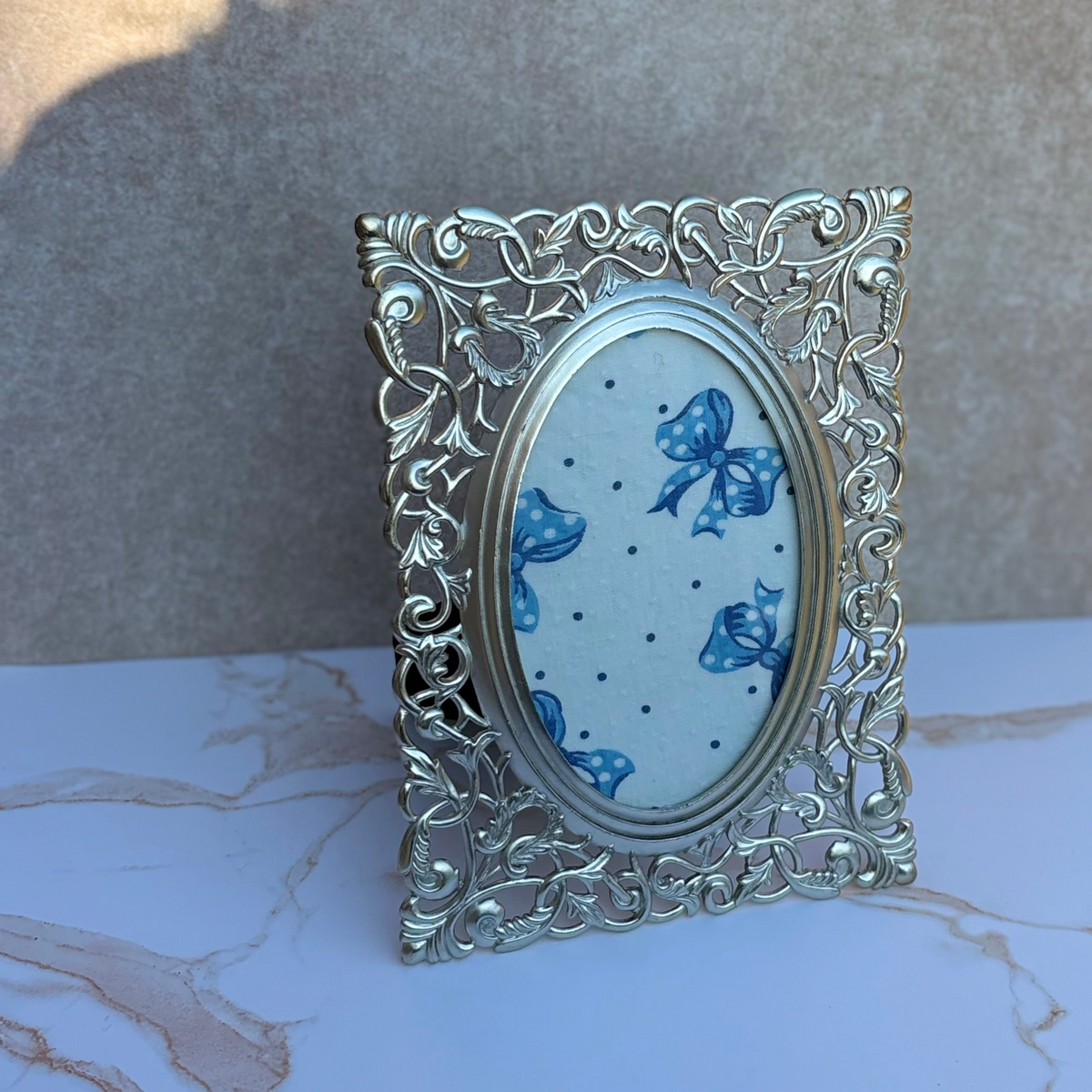 Ornate Silver-Toned Picture Frame with Oval Window