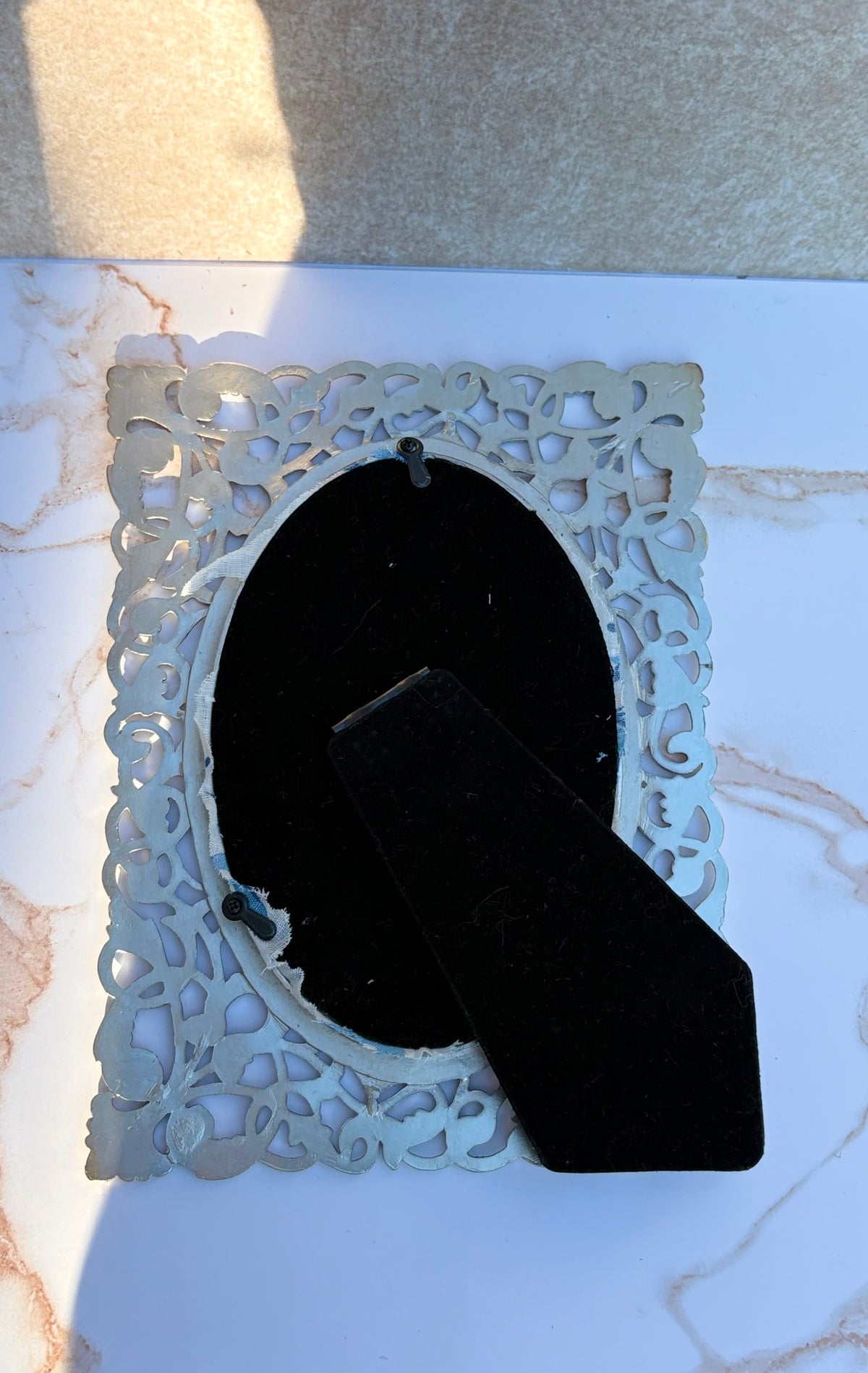 Ornate Silver-Toned Picture Frame with Oval Window
